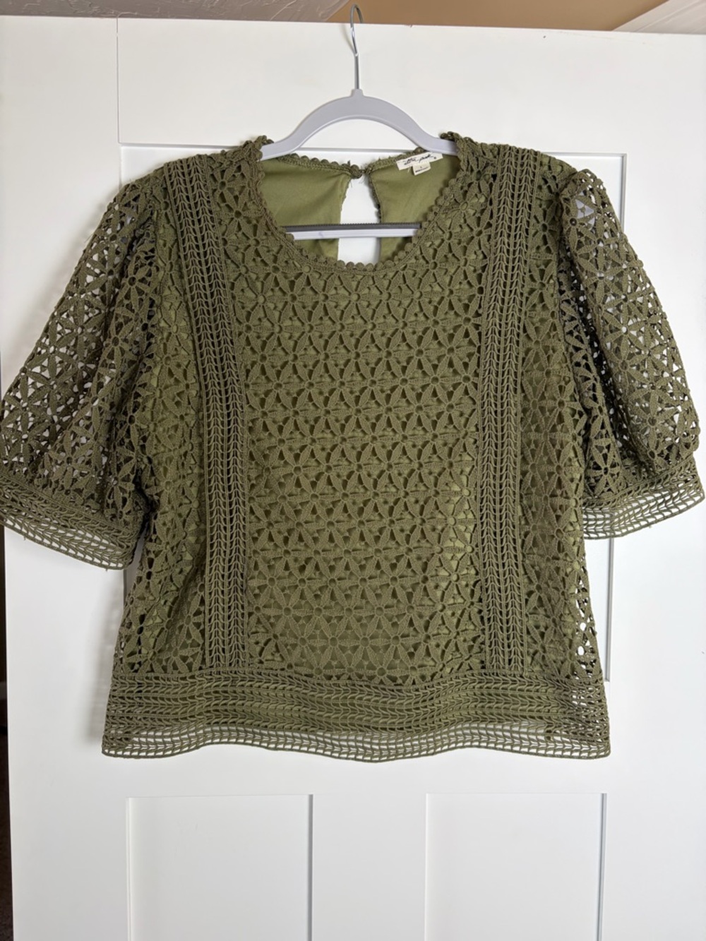 Ultra Pink Olive Crochet Lace Puff Sleeve Top